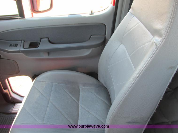 image for item L2500 2007 Freightliner Columbia Heritage semi truck