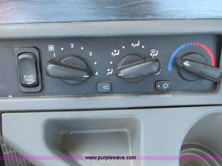 image for item L2500 2007 Freightliner Columbia Heritage semi truck