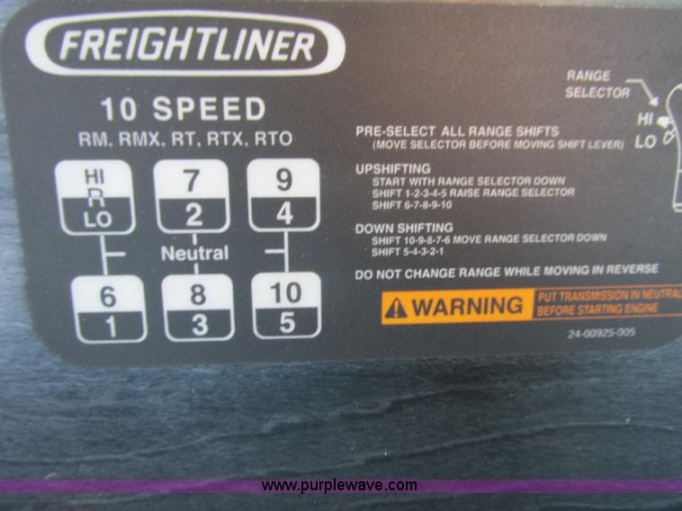 image for item L2500 2007 Freightliner Columbia Heritage semi truck