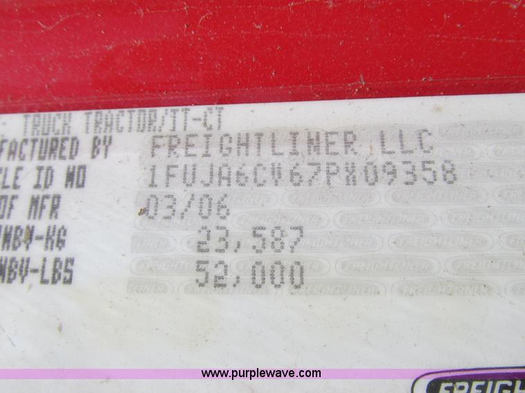 image for item L2500 2007 Freightliner Columbia Heritage semi truck
