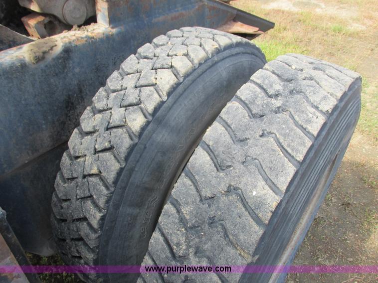 image for item L2502 1987 Ottowa 4T30 yard truck