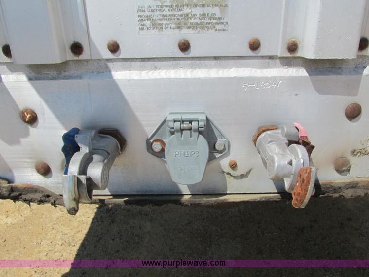 image for item L2509 1996 Wilson PSADL-303P livestock trailer