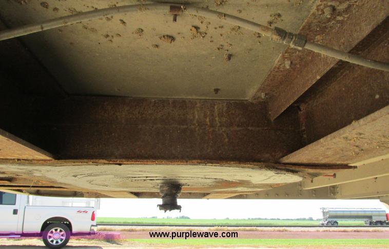 image for item L2509 1996 Wilson PSADL-303P livestock trailer