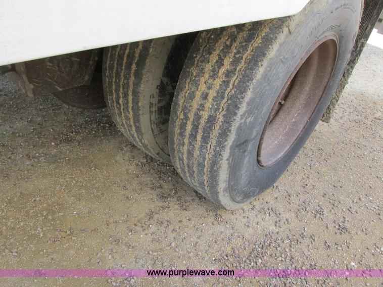 image for item L2509 1996 Wilson PSADL-303P livestock trailer