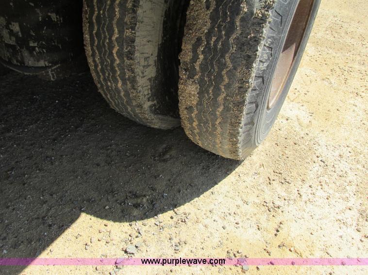 image for item L2509 1996 Wilson PSADL-303P livestock trailer