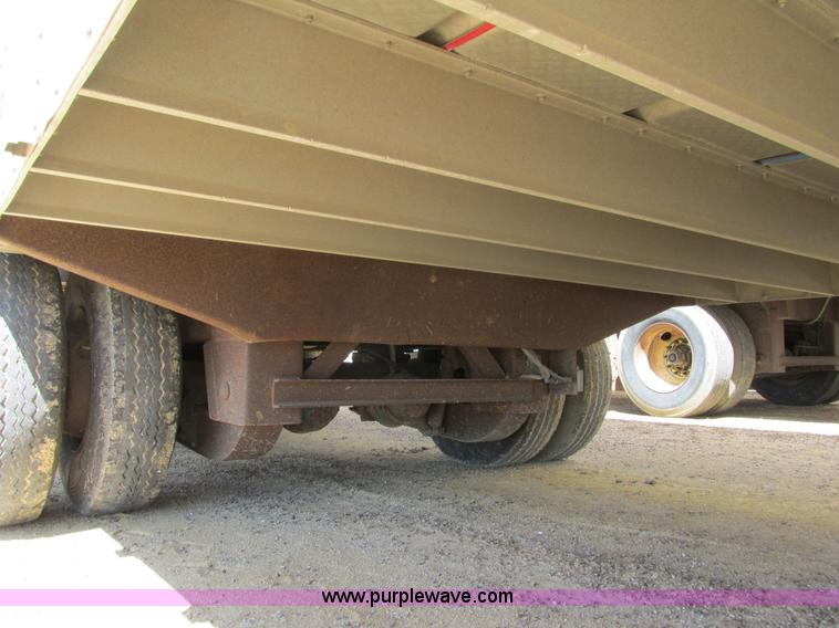 image for item L2509 1996 Wilson PSADL-303P livestock trailer