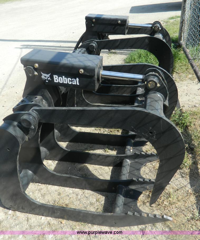 image for item BG9854 2013 Bobcat GRPL72 root grapple attachment