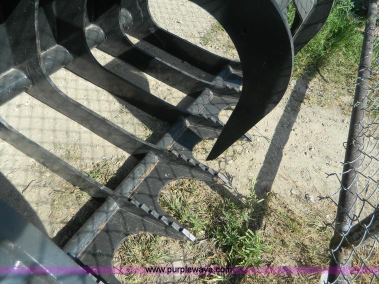 image for item BG9854 2013 Bobcat GRPL72 root grapple attachment