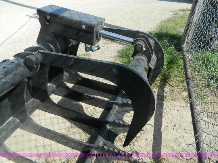 image for item BG9854 2013 Bobcat GRPL72 root grapple attachment