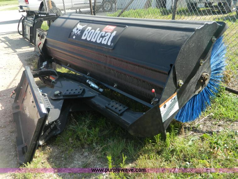 image for item BG9857 2010 Bobcat 84 angle broom