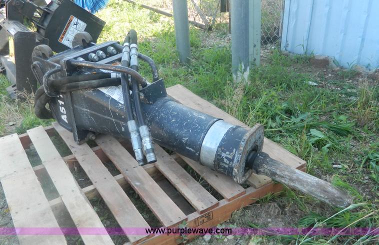 image for item BG9861 2009 Bobcat 980 concrete breaker