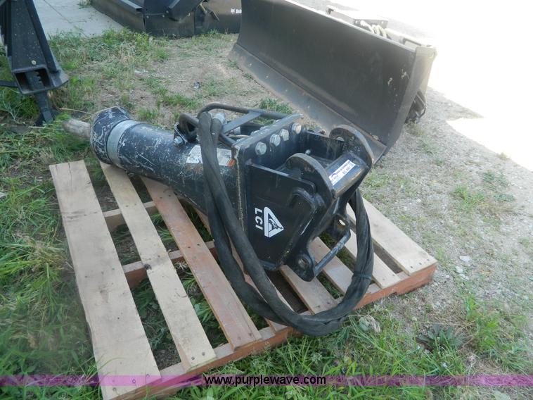 image for item BG9861 2009 Bobcat 980 concrete breaker