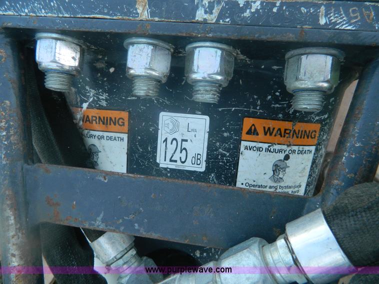 image for item BG9861 2009 Bobcat 980 concrete breaker