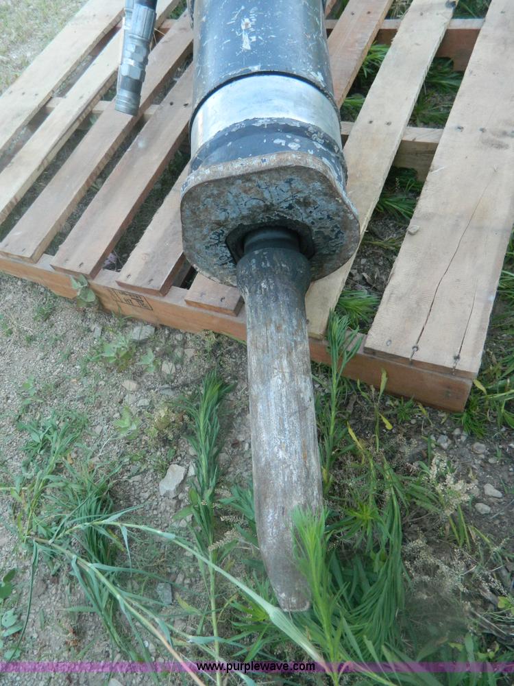 image for item BG9861 2009 Bobcat 980 concrete breaker