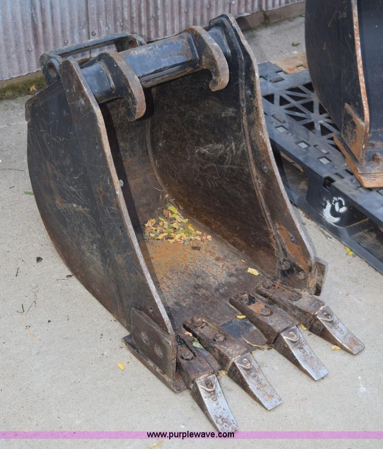 Bobcat compact excavator bucket in Salina, KS Item BG9867 sold
