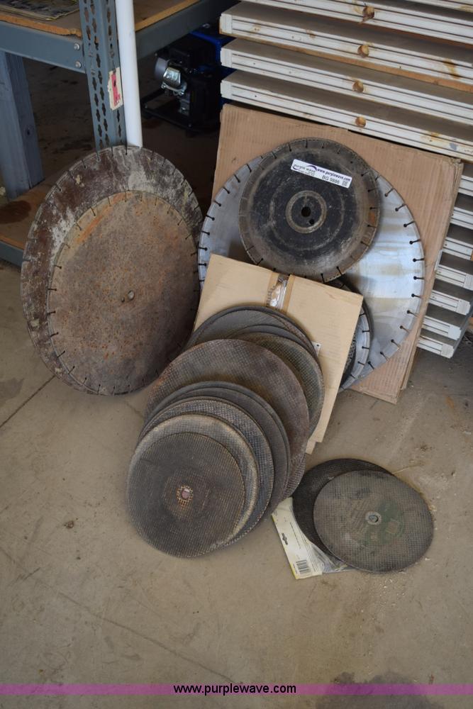 image for item BG9886 Assorted concrete and chop saw blades