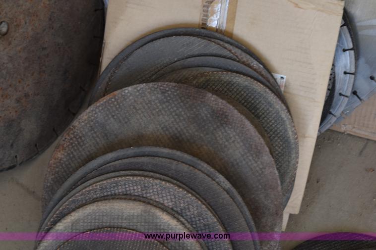 image for item BG9886 Assorted concrete and chop saw blades