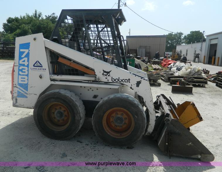 image for item BH9520 1995 Bobcat 743B skid steer