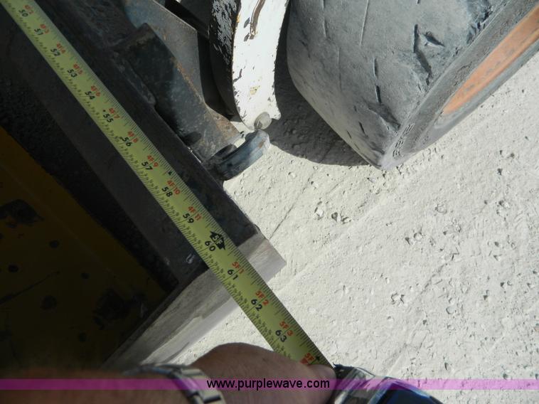 image for item BH9520 1995 Bobcat 743B skid steer