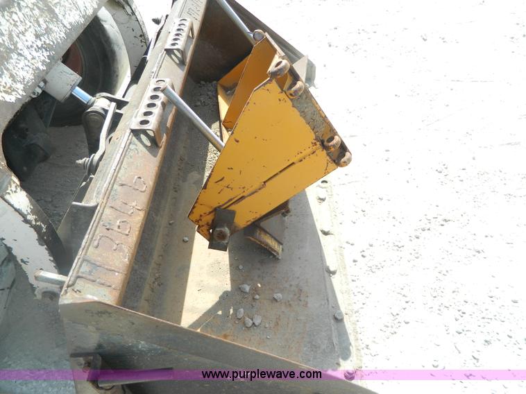 image for item BH9520 1995 Bobcat 743B skid steer