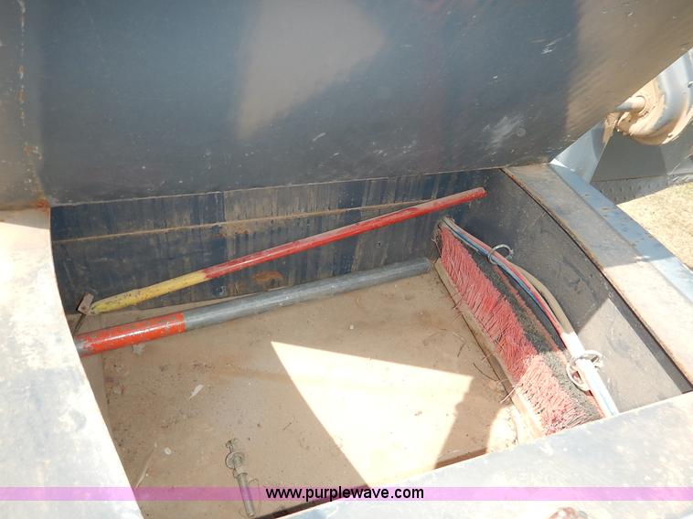 image for item J3837 2007 Kaufman HP20ton equipment trailer