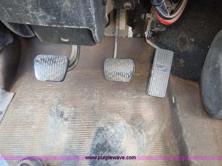 image for item J3838 1997 Freightliner FL106 semi truck