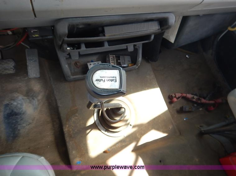 image for item J3838 1997 Freightliner FL106 semi truck