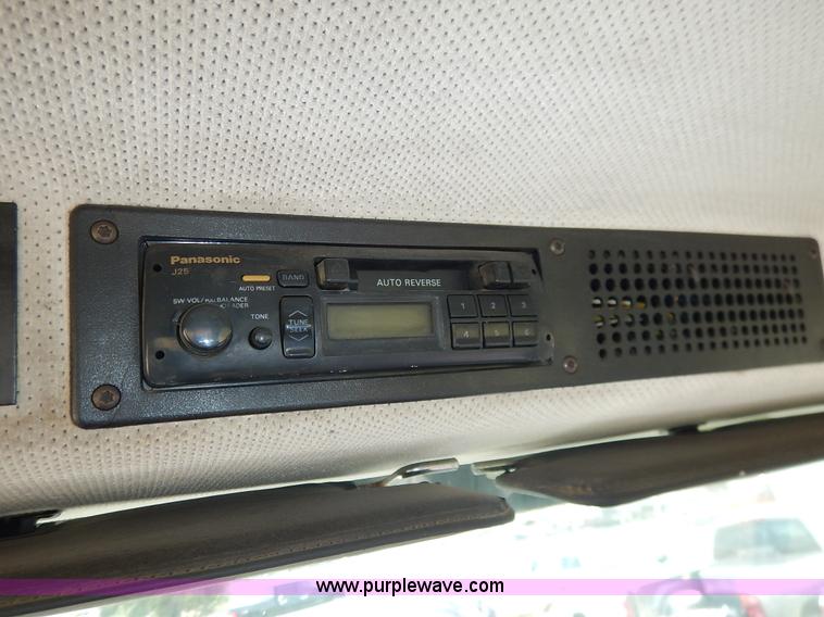 image for item J3838 1997 Freightliner FL106 semi truck