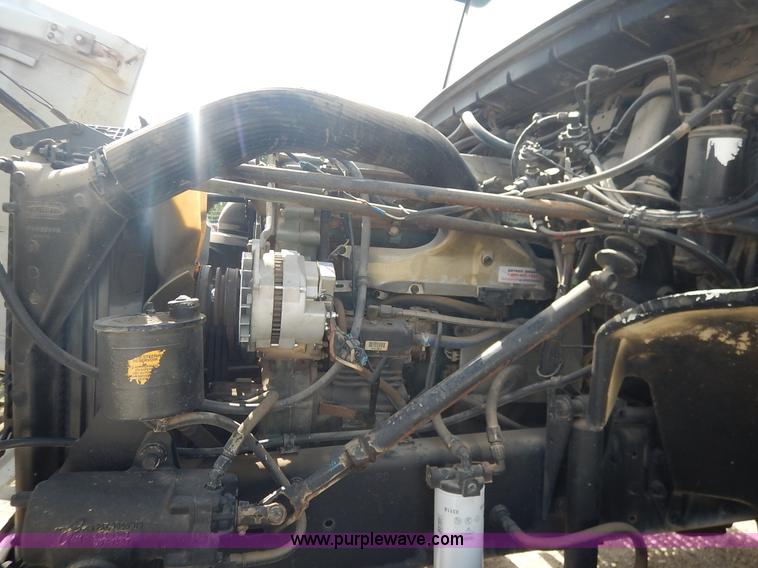 image for item J3838 1997 Freightliner FL106 semi truck