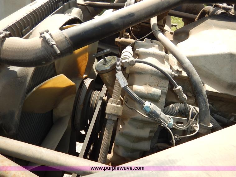 image for item J3838 1997 Freightliner FL106 semi truck