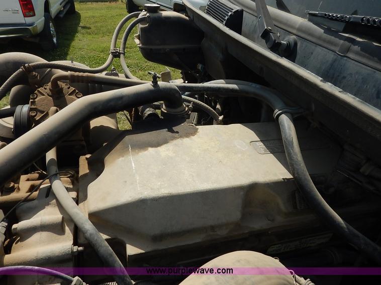 image for item J3838 1997 Freightliner FL106 semi truck