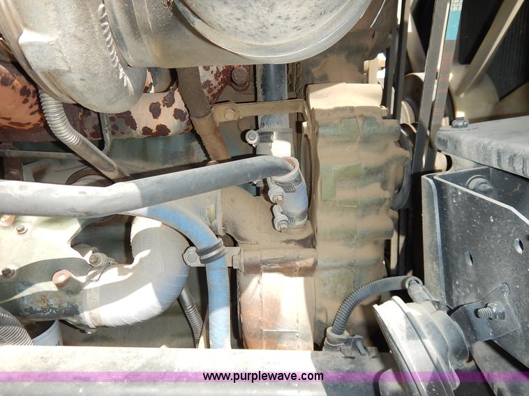 image for item J3838 1997 Freightliner FL106 semi truck