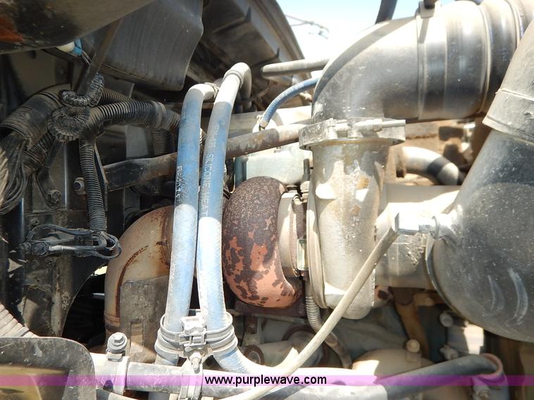 image for item J3838 1997 Freightliner FL106 semi truck