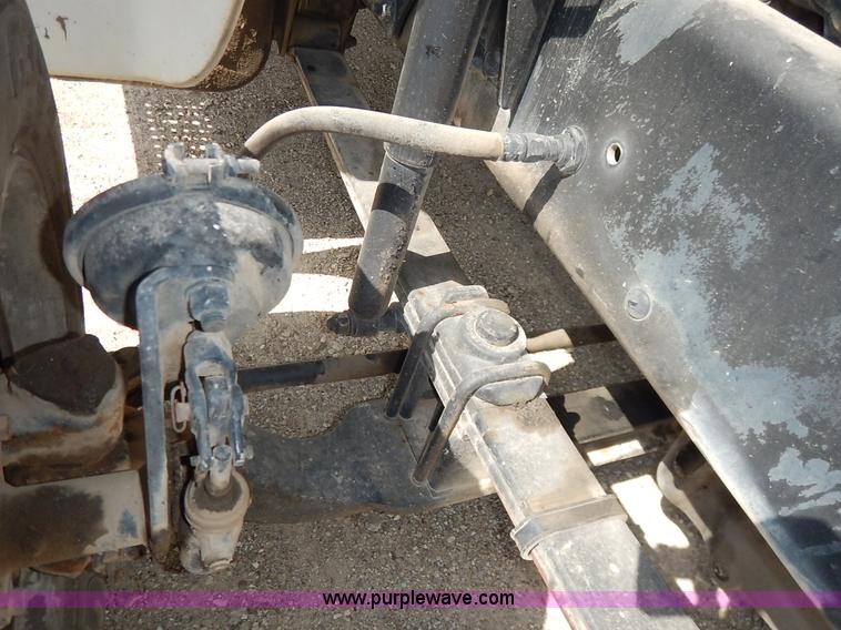 image for item J3838 1997 Freightliner FL106 semi truck