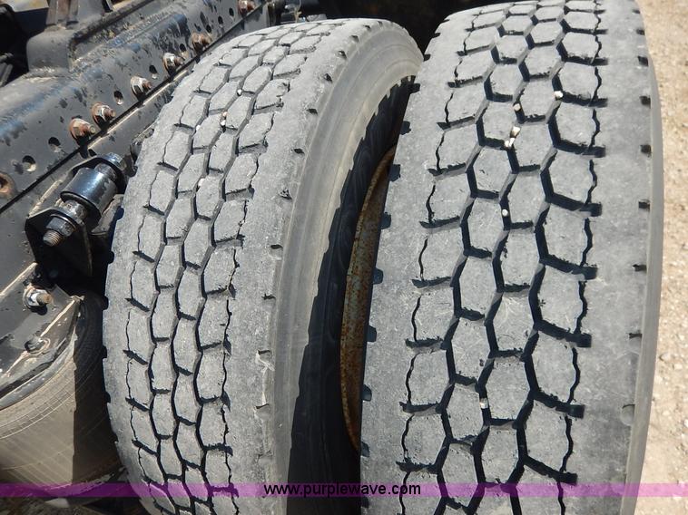 image for item J3838 1997 Freightliner FL106 semi truck