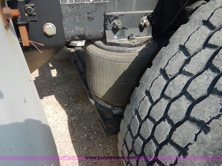 image for item J3838 1997 Freightliner FL106 semi truck