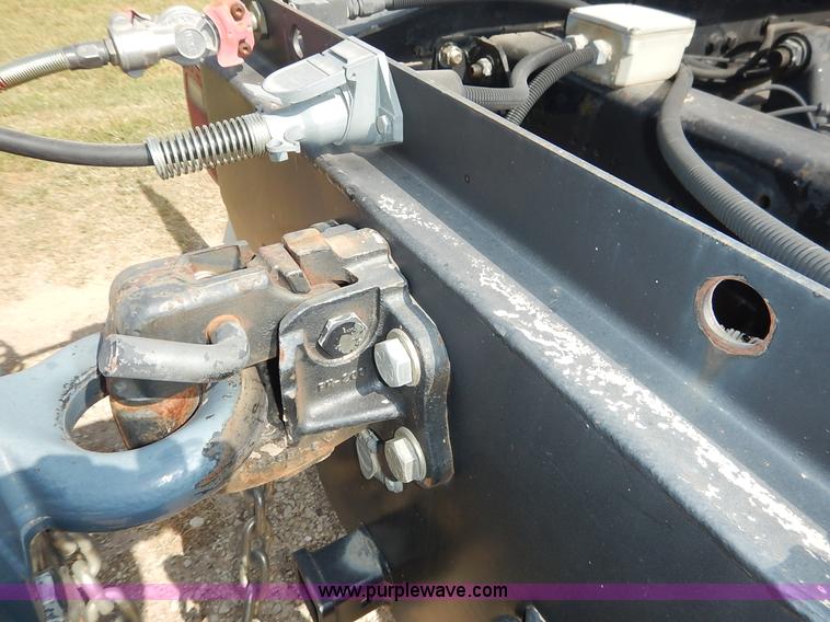 image for item J3838 1997 Freightliner FL106 semi truck