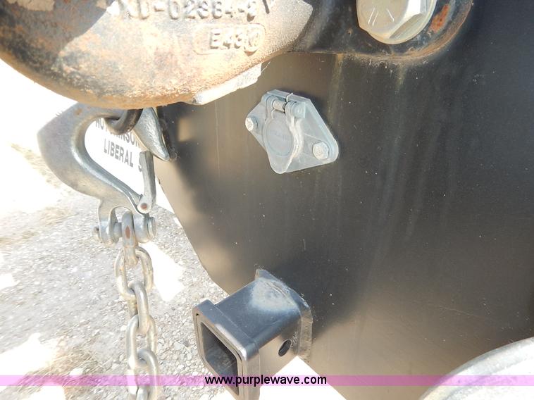 image for item J3838 1997 Freightliner FL106 semi truck