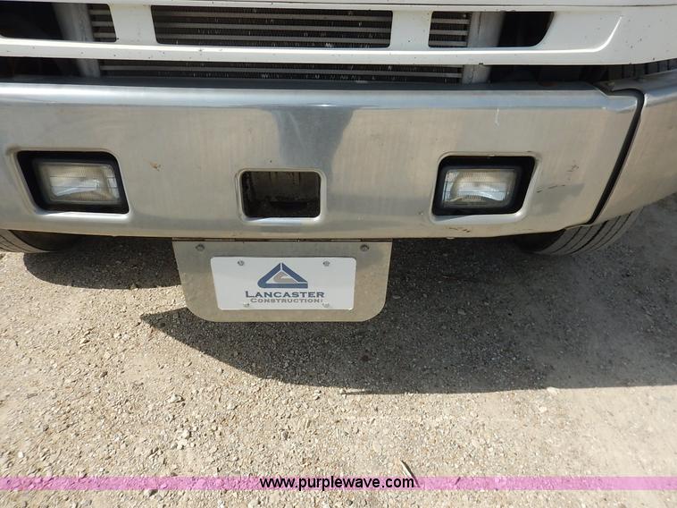 image for item J3838 1997 Freightliner FL106 semi truck