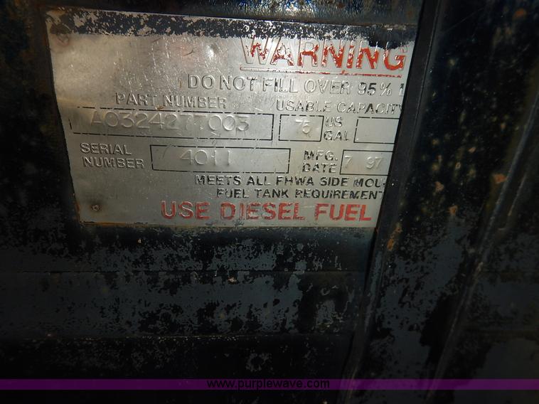 image for item J3838 1997 Freightliner FL106 semi truck