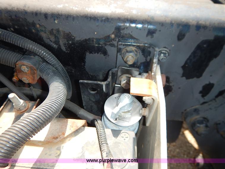 image for item J3838 1997 Freightliner FL106 semi truck