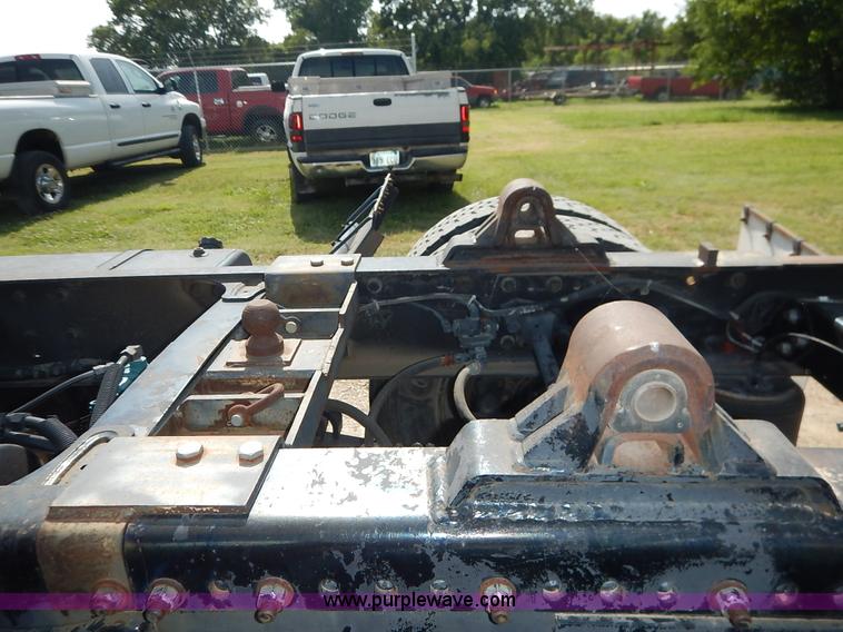 image for item J3838 1997 Freightliner FL106 semi truck