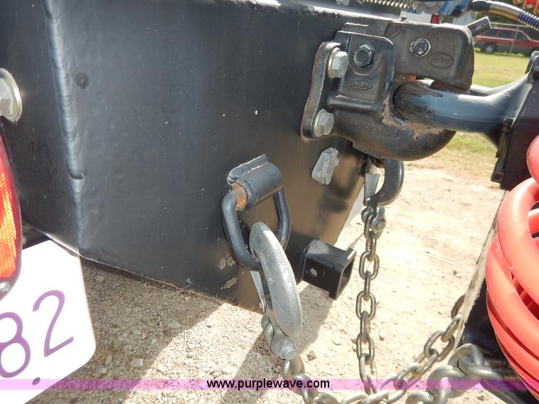 image for item J3838 1997 Freightliner FL106 semi truck