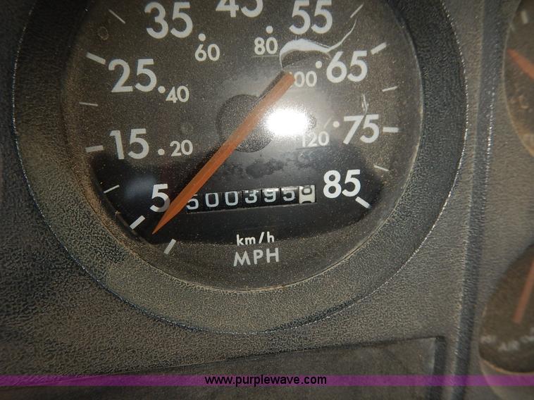 image for item J3838 1997 Freightliner FL106 semi truck