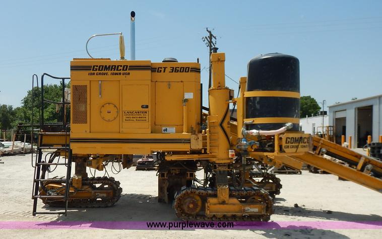 image for item J3841 1999 Gomaco GT3600 curb machine