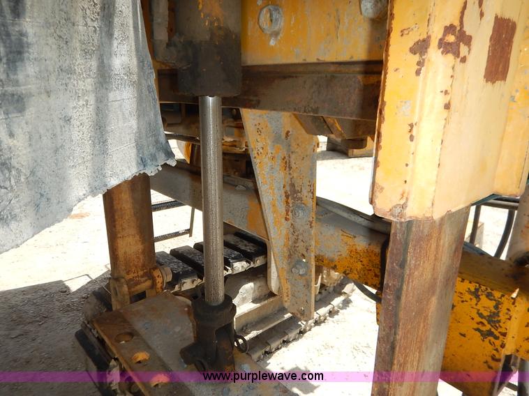 image for item J3841 1999 Gomaco GT3600 curb machine