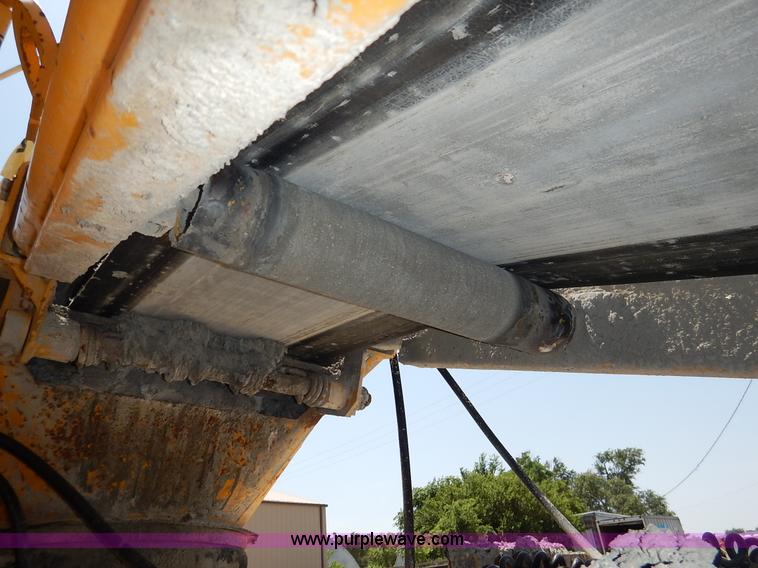 image for item J3841 1999 Gomaco GT3600 curb machine