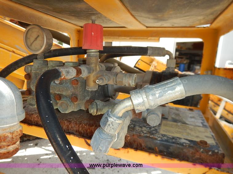 image for item J3841 1999 Gomaco GT3600 curb machine