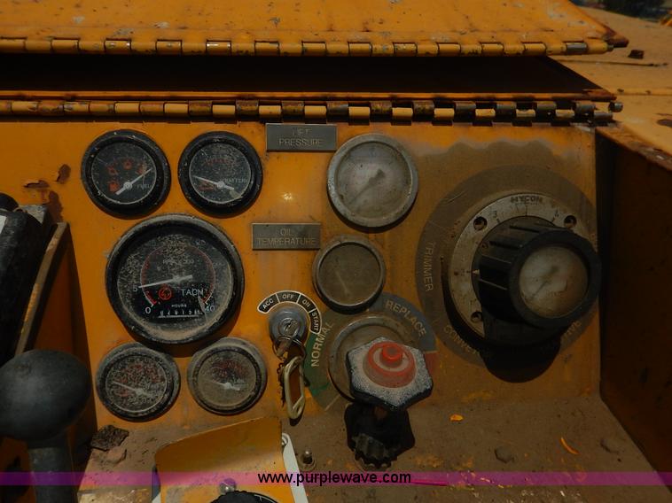 image for item J3841 1999 Gomaco GT3600 curb machine