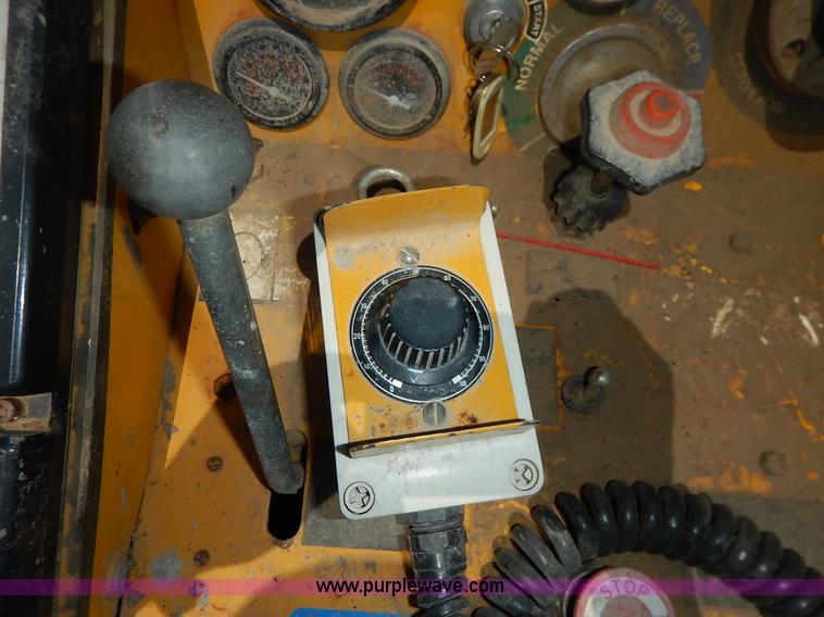 image for item J3841 1999 Gomaco GT3600 curb machine